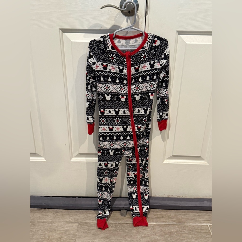 Little Sleepies 4T Zippie.
In excellent condition